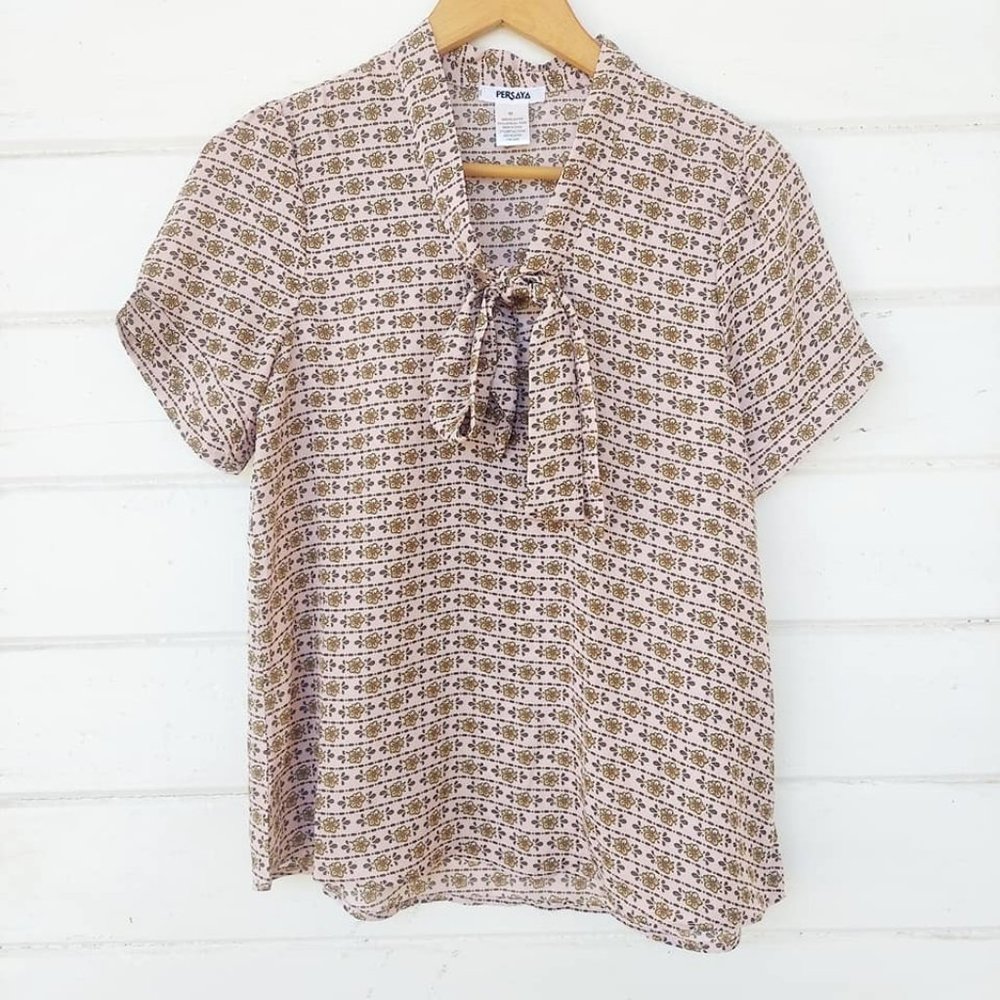 Light Pink and Green Short Sleeve Blouse with Tie Front Neck Size Medium